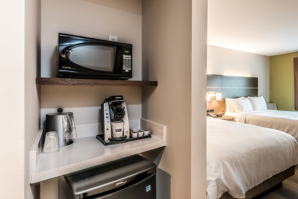 Holiday Inn Express & Suites BRADENTON WEST by IHG 5