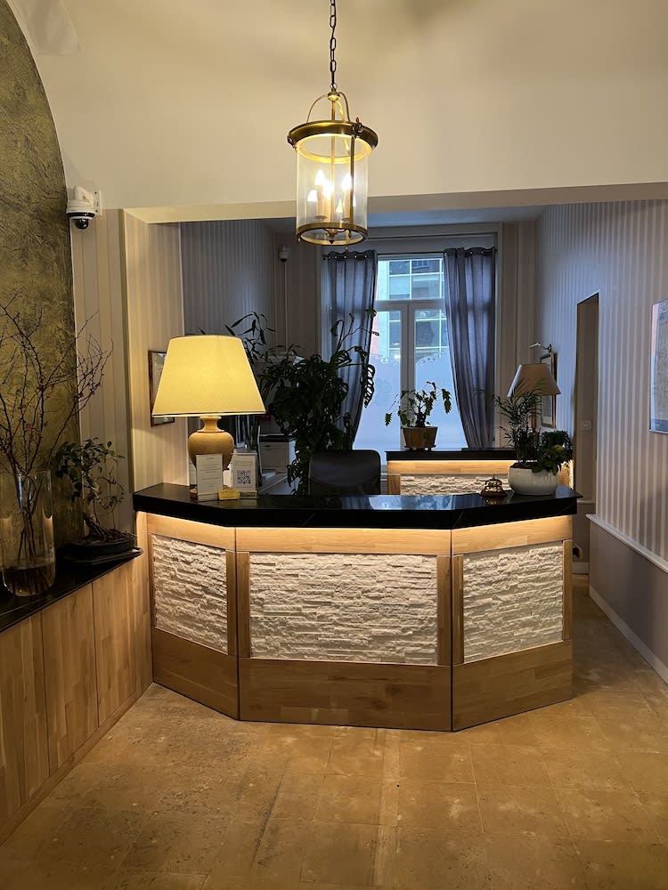 Brit Hotel Privilège Le Royal - Centre Gare 3