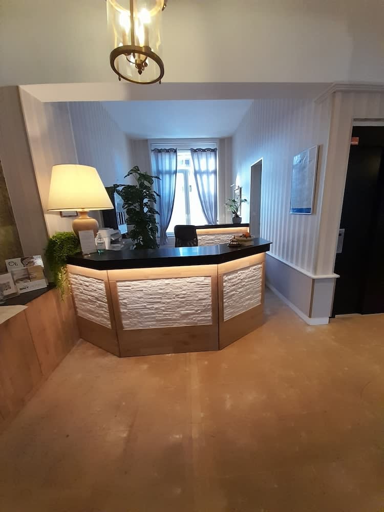 Brit Hotel Privilège Le Royal - Centre Gare 2