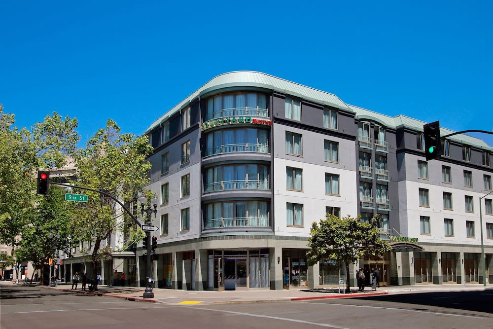 Courtyard Oakland Downtown 1