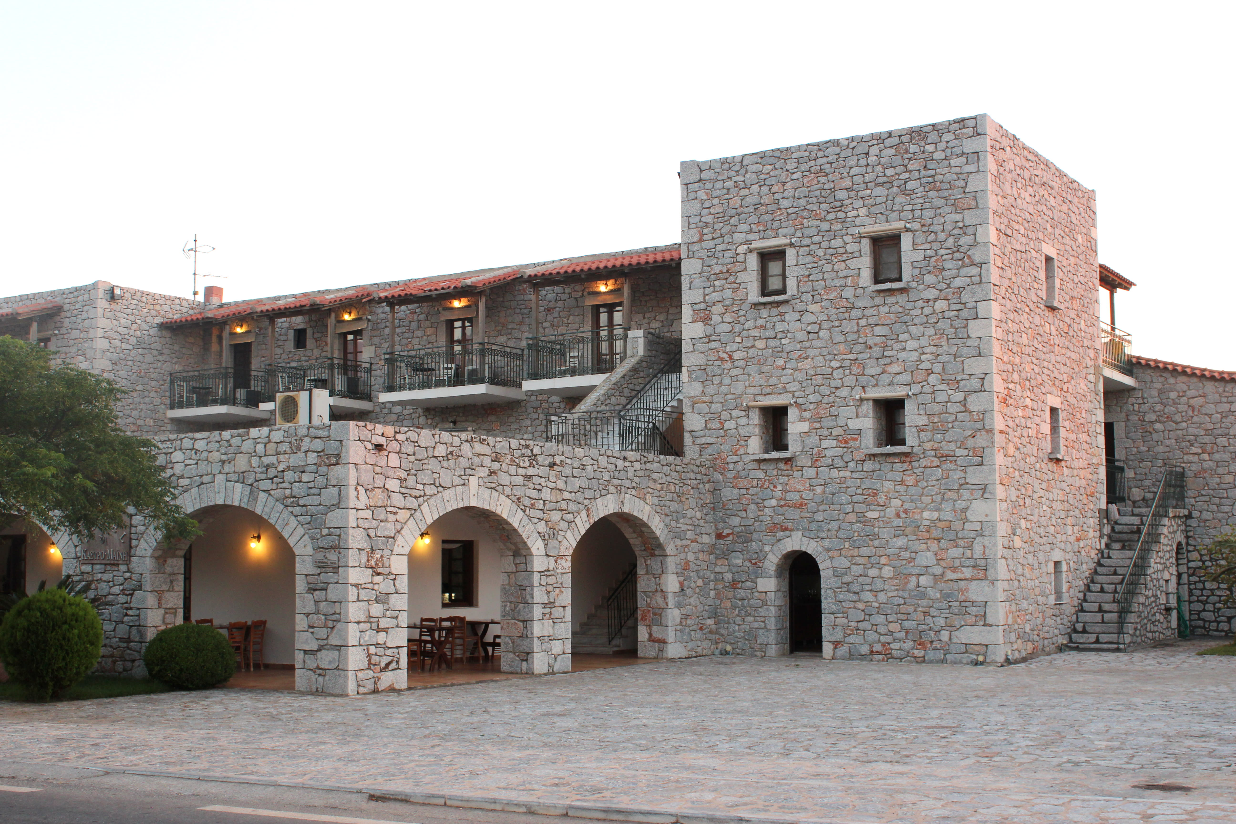 Kastro Maini 2