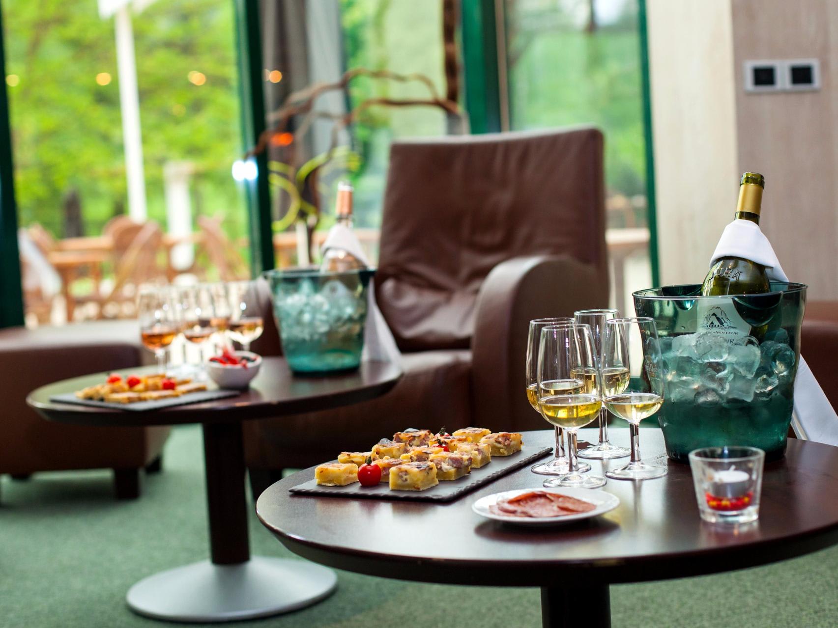 Logis Hôtel Golf Le Domaine Du Val De Sorne 1