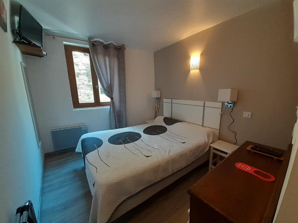 Logis Hôtel restaurant Auberge de la Cascade 1