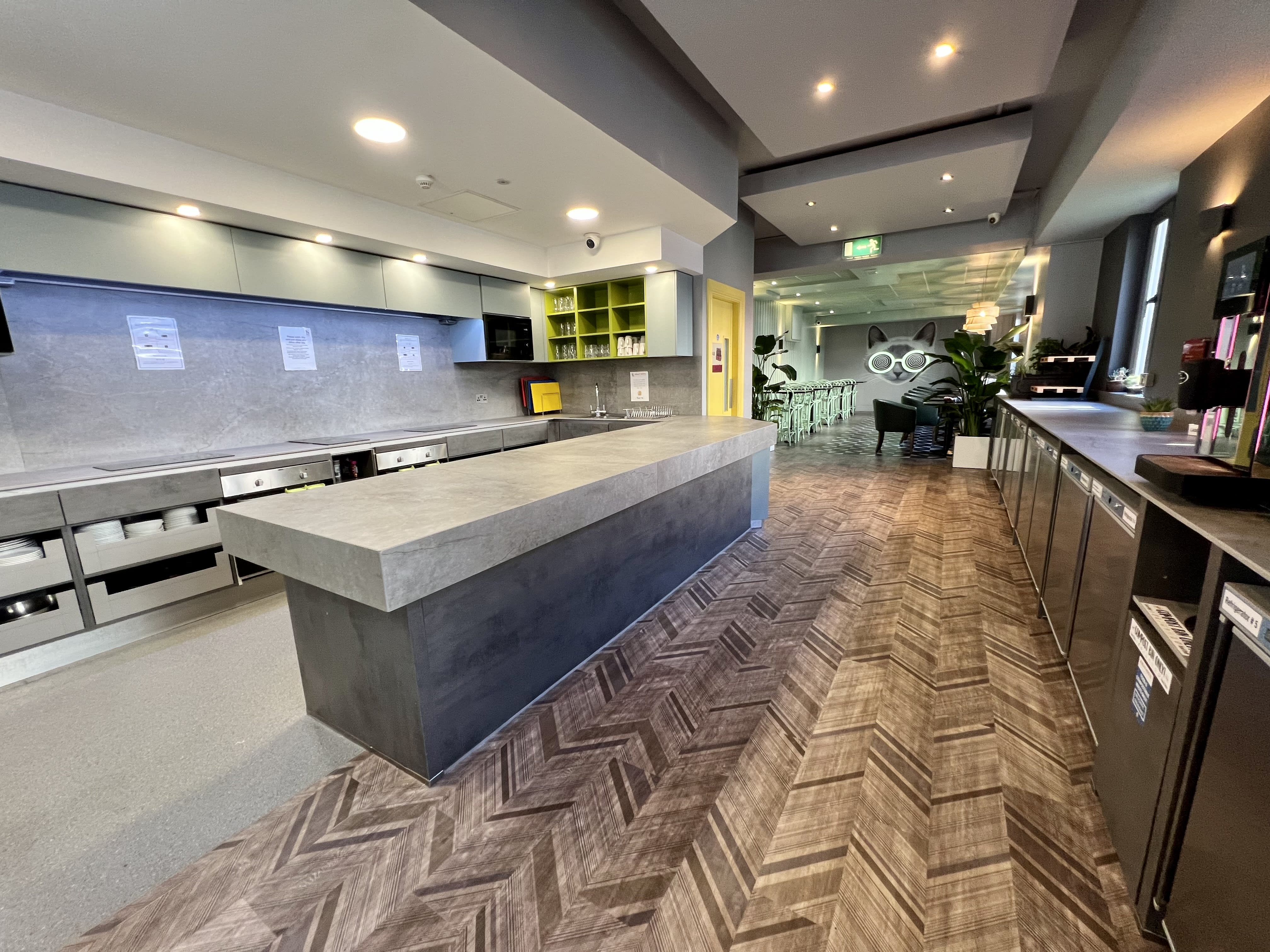 Kinlay Hostel Eyre Square 2