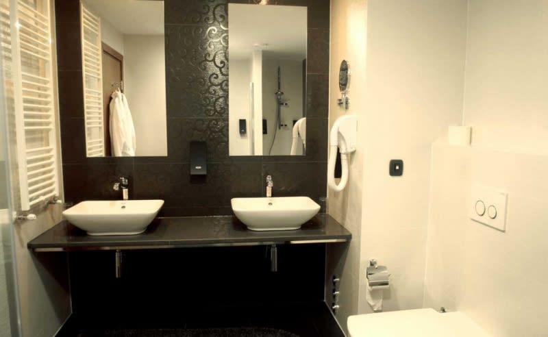 Emerald Hotel 1