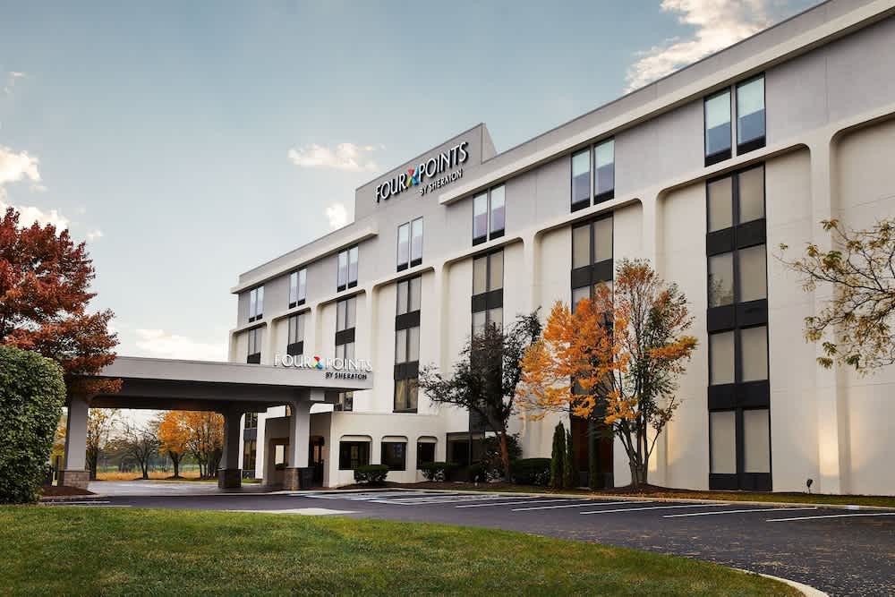 Four Points by Sheraton Chicago Westchester/Oak Brook 1