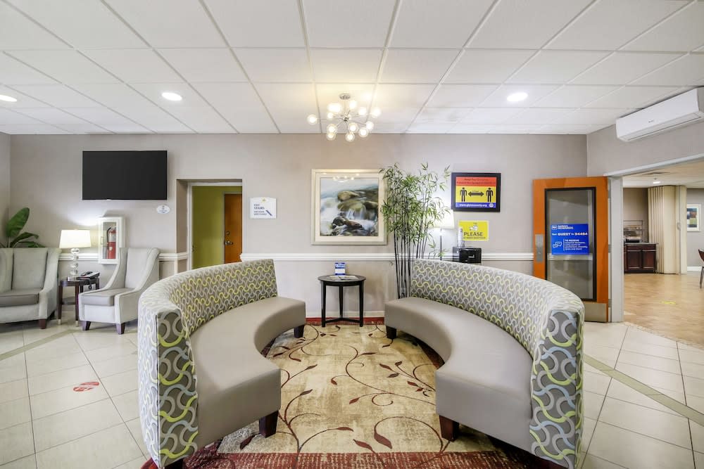 Best Western Plus Brunswick Inn & Suites 2