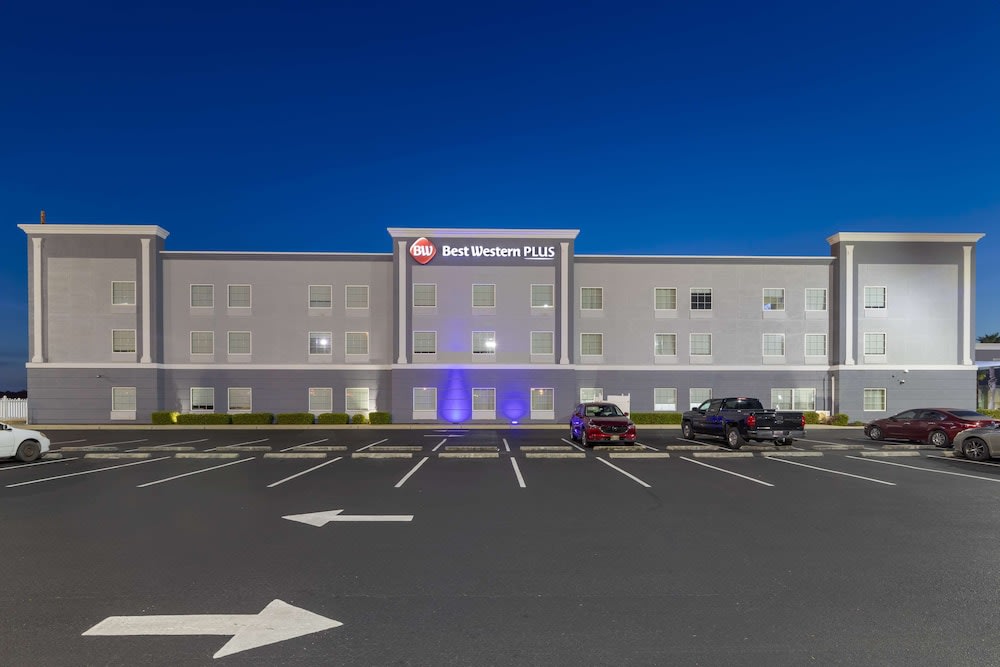 Best Western Plus Brunswick Inn & Suites 1