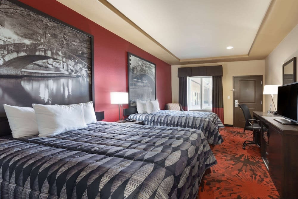 Super 8 by Wyndham Karnes City 1