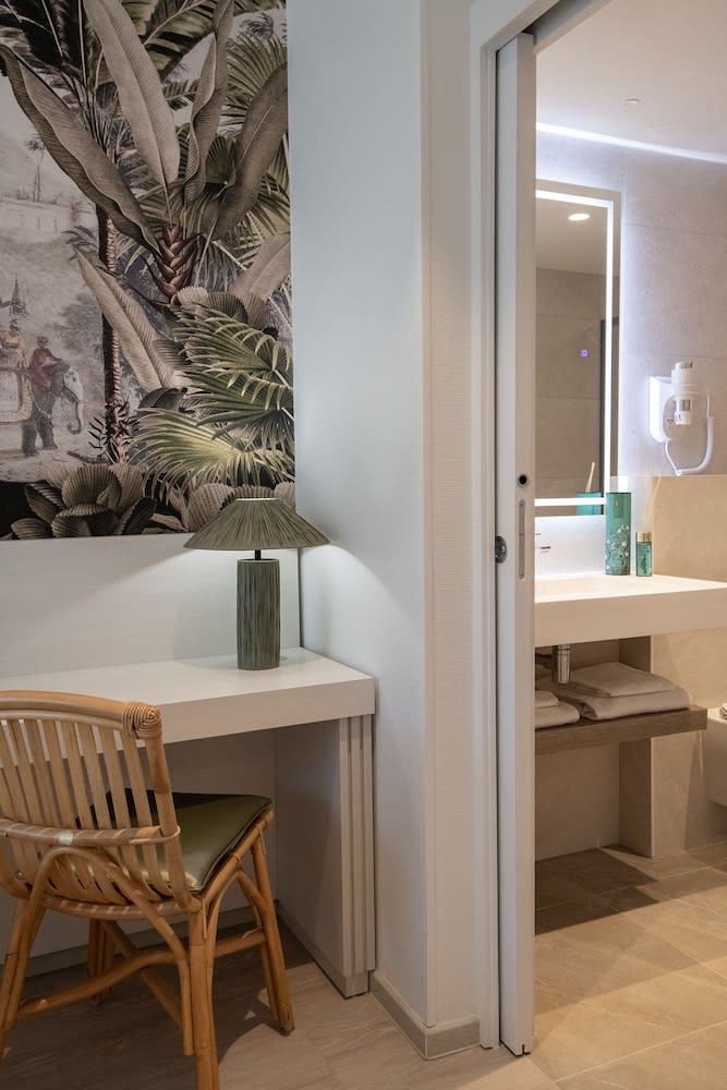 Résidence Hôtelière Chambord au coeur de Menton - entièrement rénovée 4