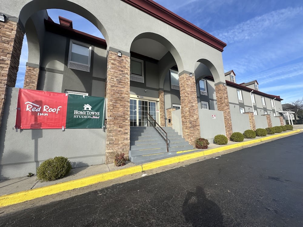 HomeTowne Studios by Red Roof Richmond, VA - W Broad St 1