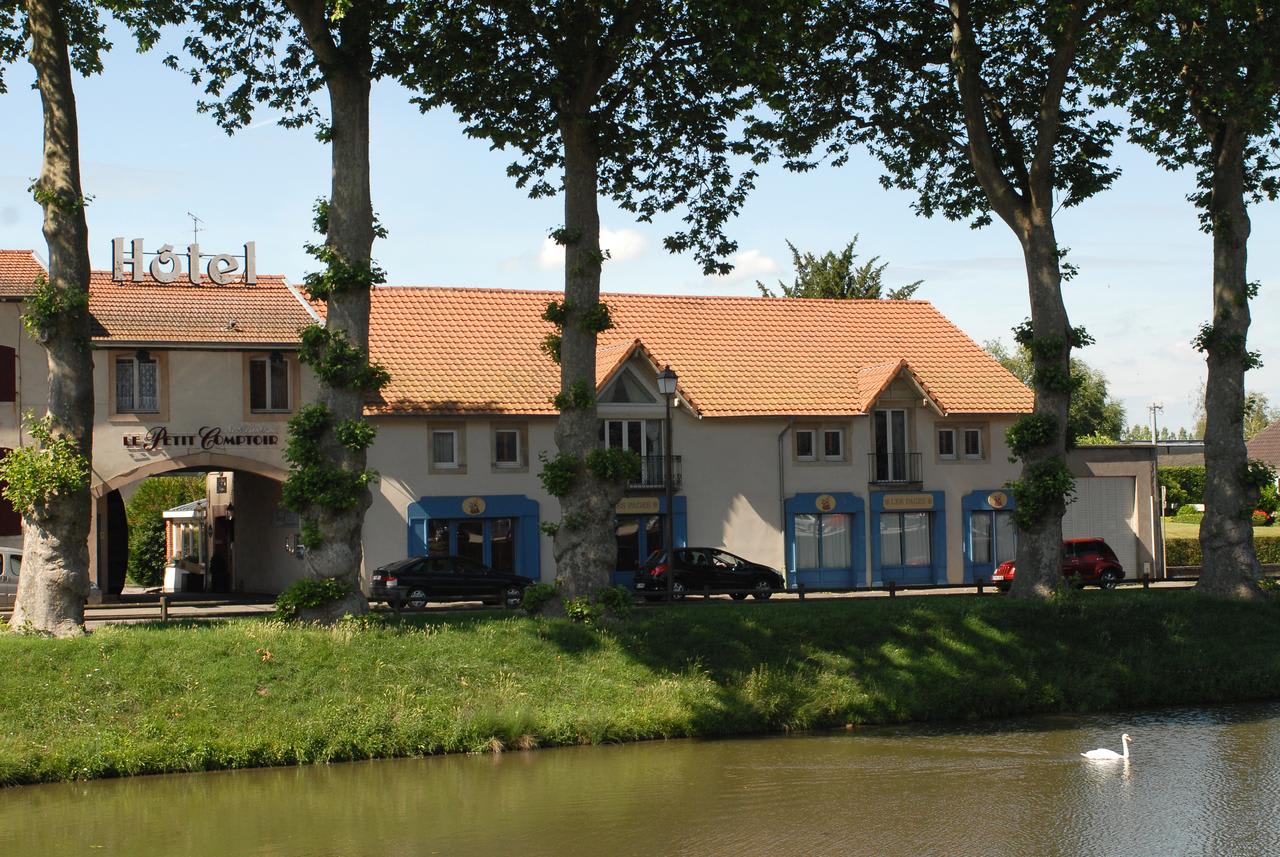 Logis Hôtel Les Pages 2