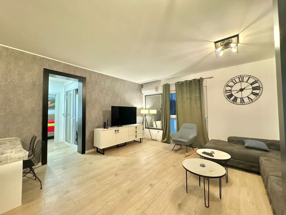 Modern One Bedroom Apartment 1