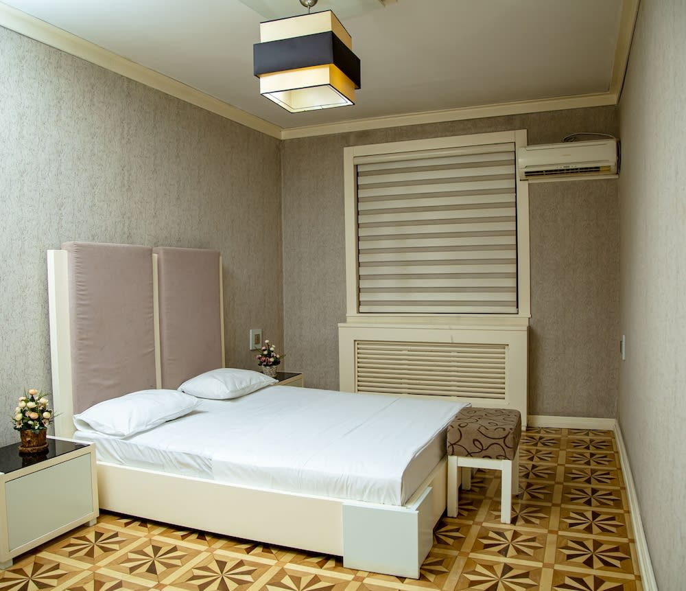 Smith Hotel 1