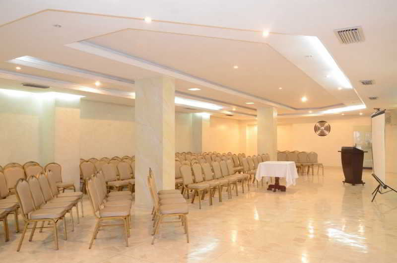 Hotel Intersuites 1