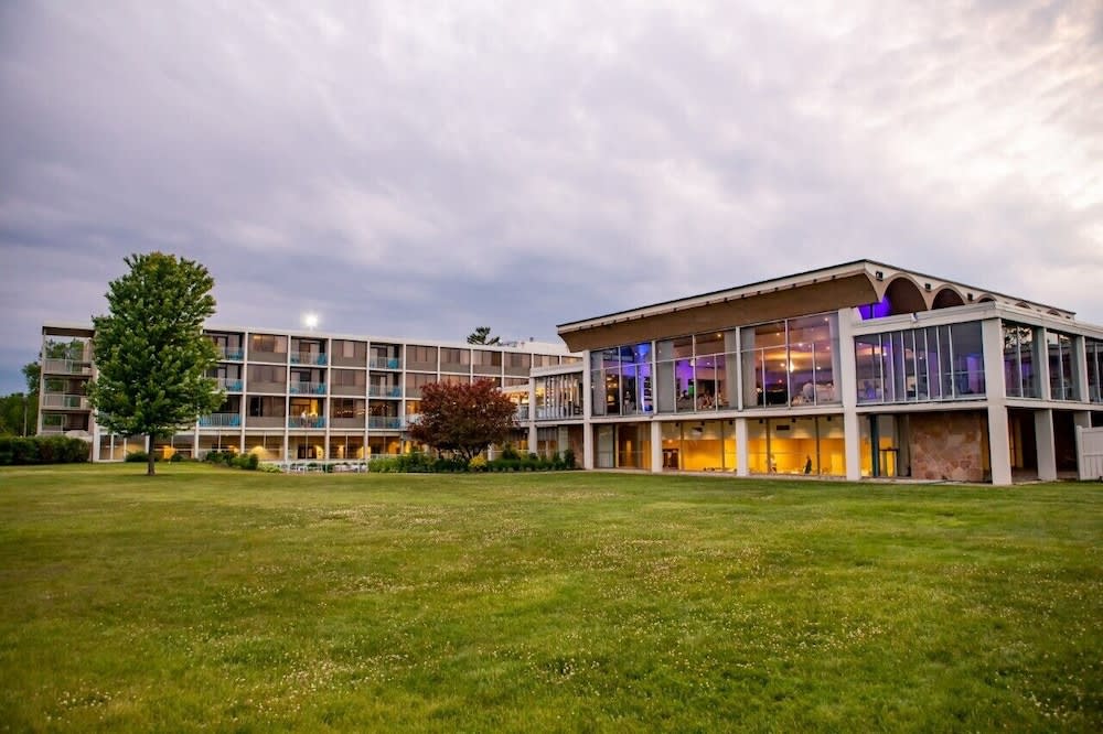 Illinois Beach Hotel 1