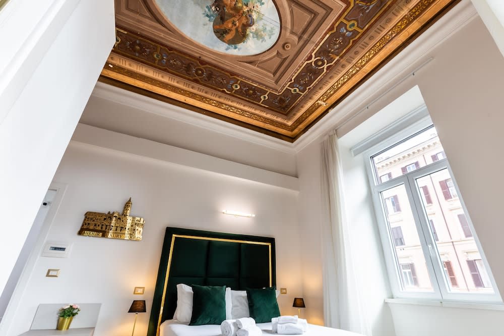 Cavour LR Collection 1