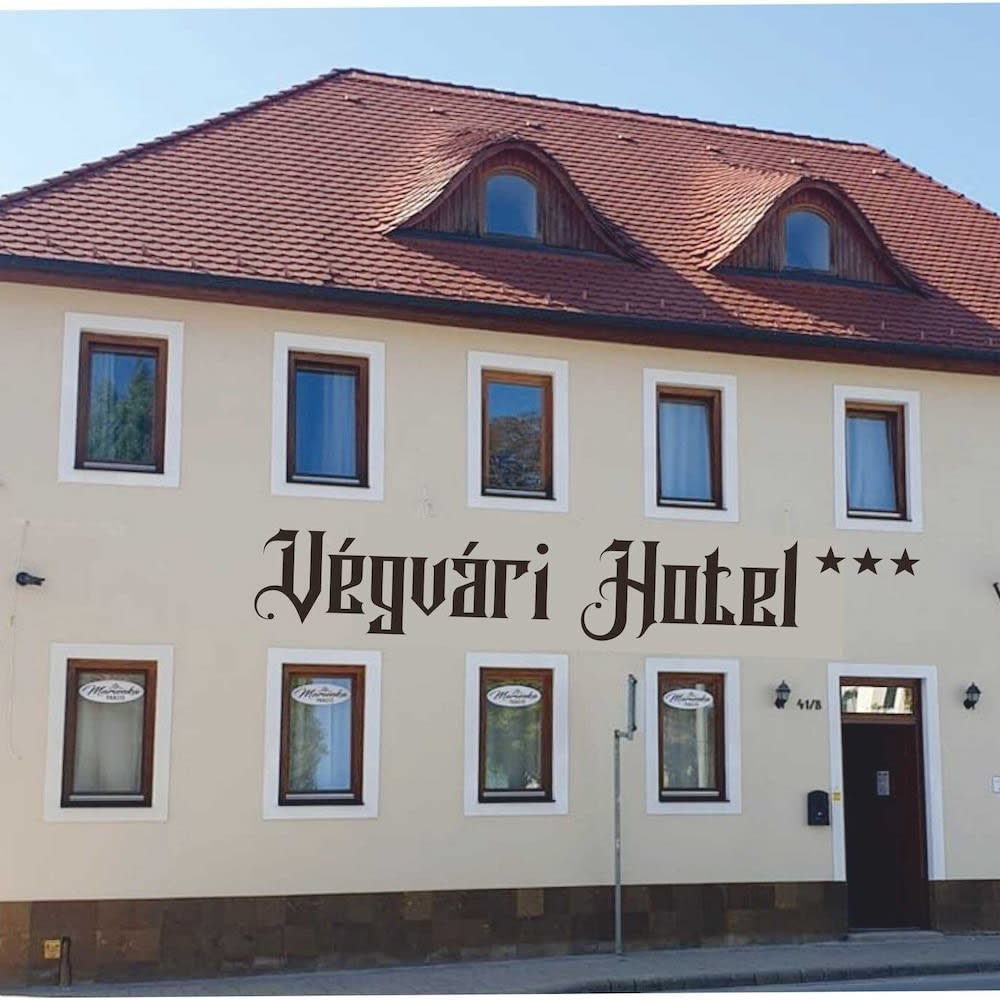 Végvári Hotel Eger 1