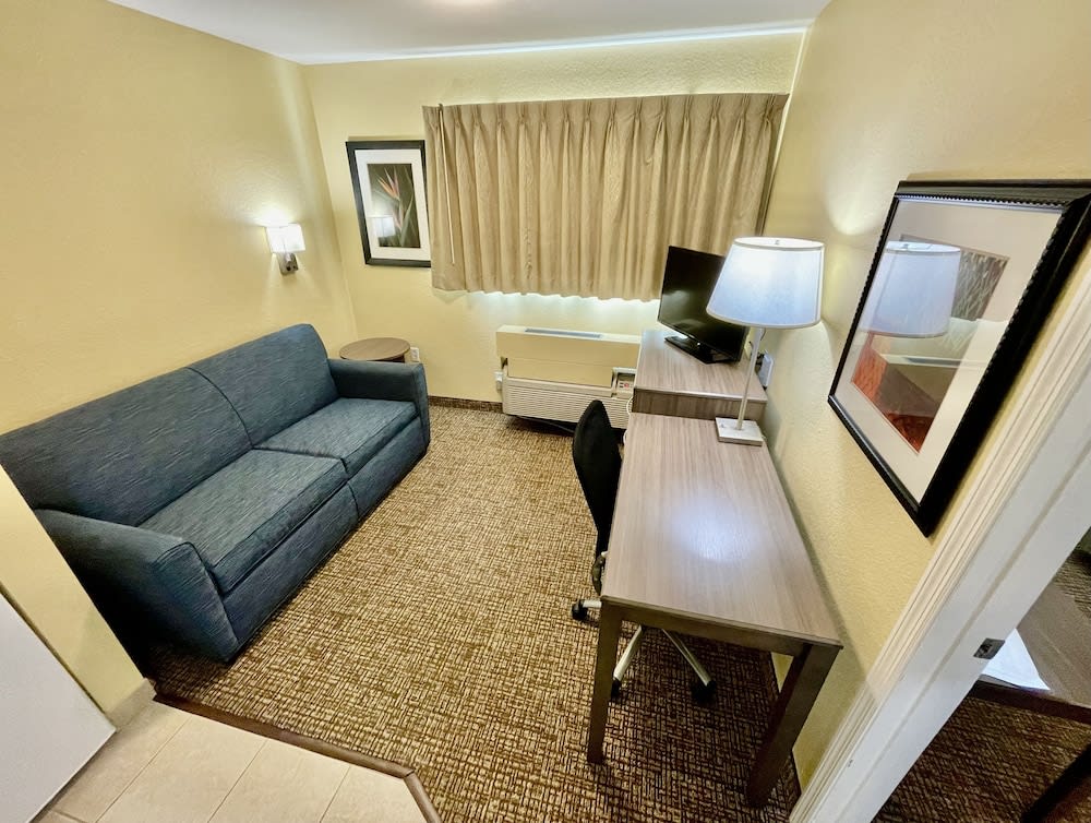 Suburban Studios Fort Myers Cape Coral 5