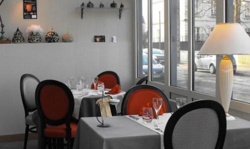 Logis Hôtel Restaurant Les Capucins 2