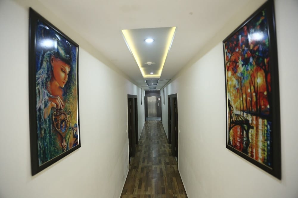 Hotel The Orchid 2