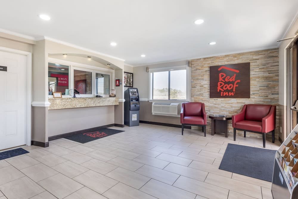 Red Roof Inn Suffolk 2
