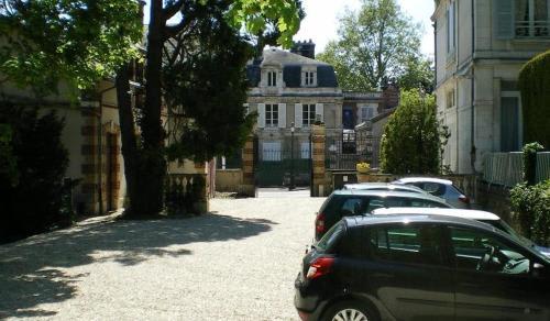 Logis Hôtel Les Maréchaux 2