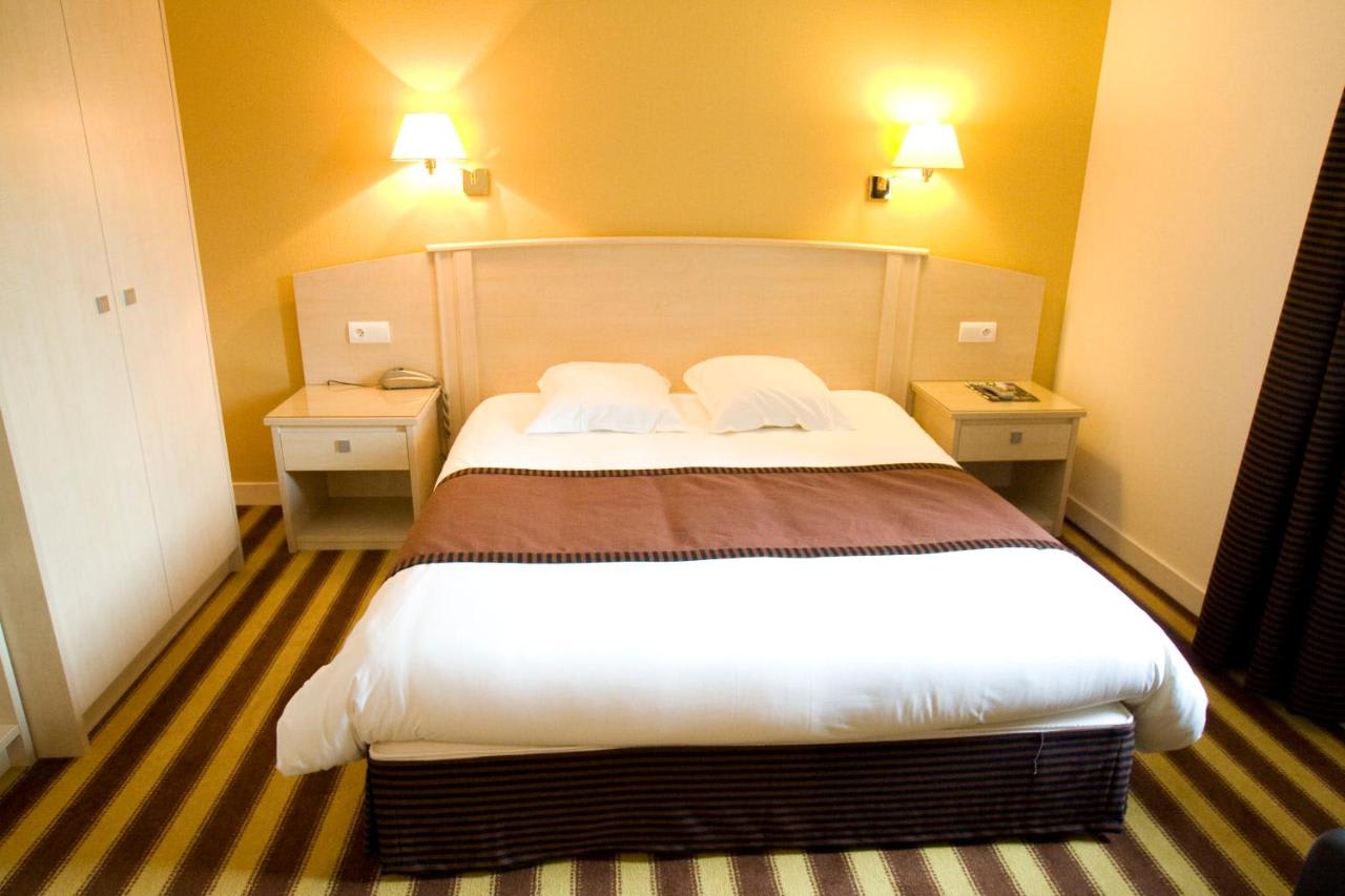 Logis Hotel L'Abreuvoir 1