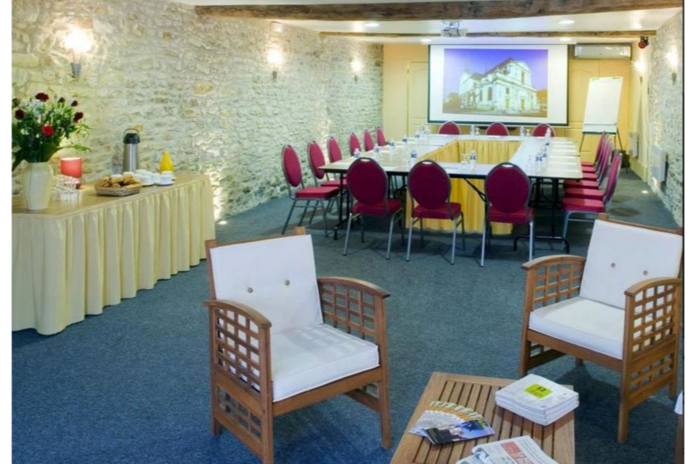 Logis Hôtel Restaurant Le Puits Doré 3