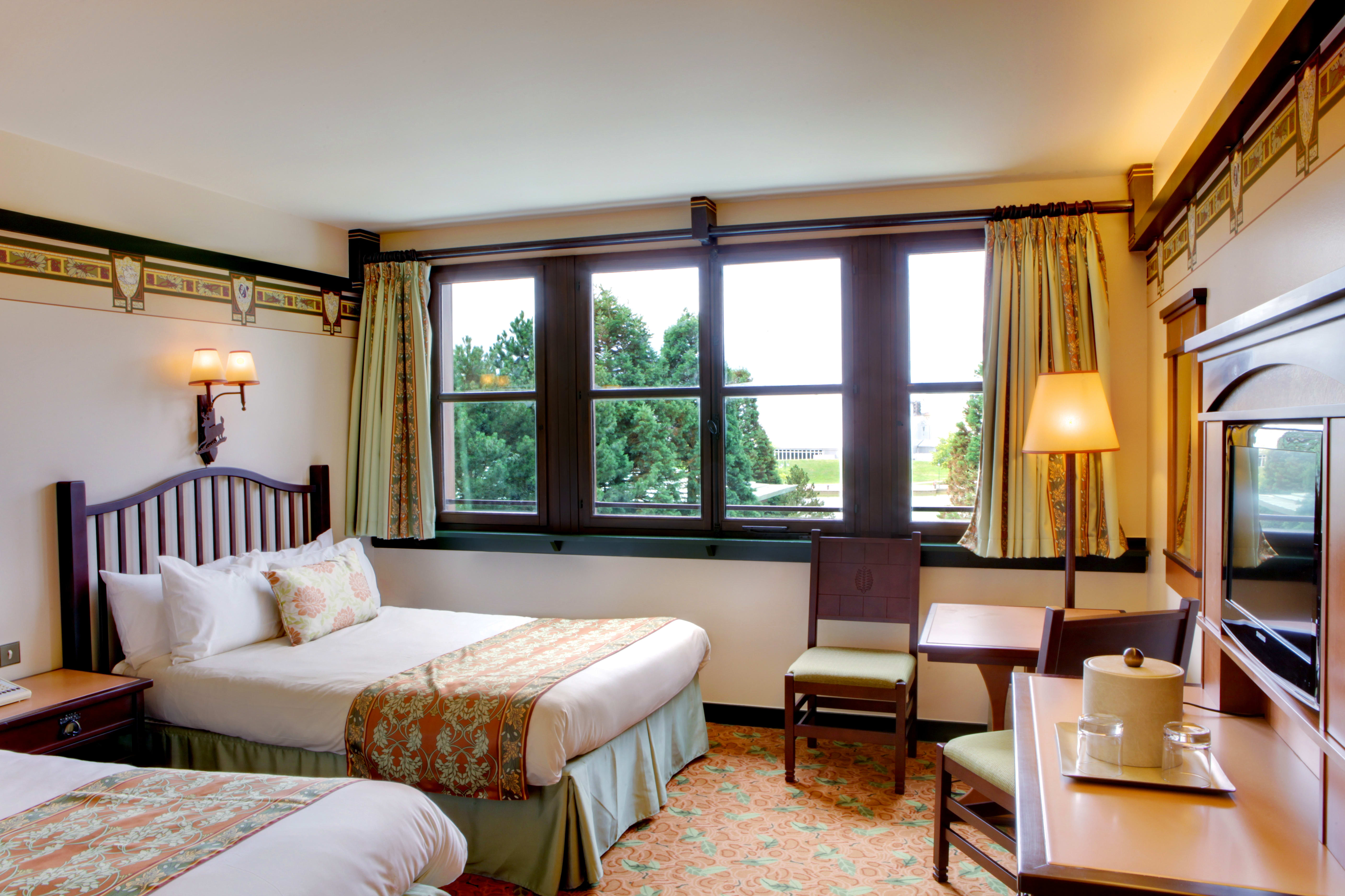 Disney Sequoia Lodge + Tickets 4