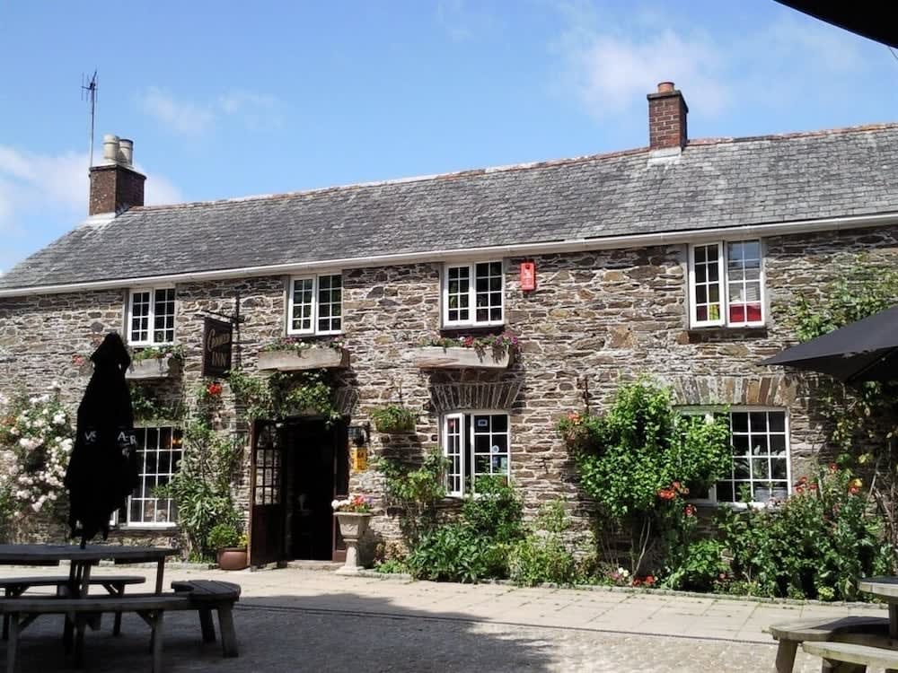 The Crooked Inn 1