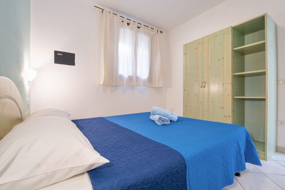 Residence with swimming- pool in Badesi 3