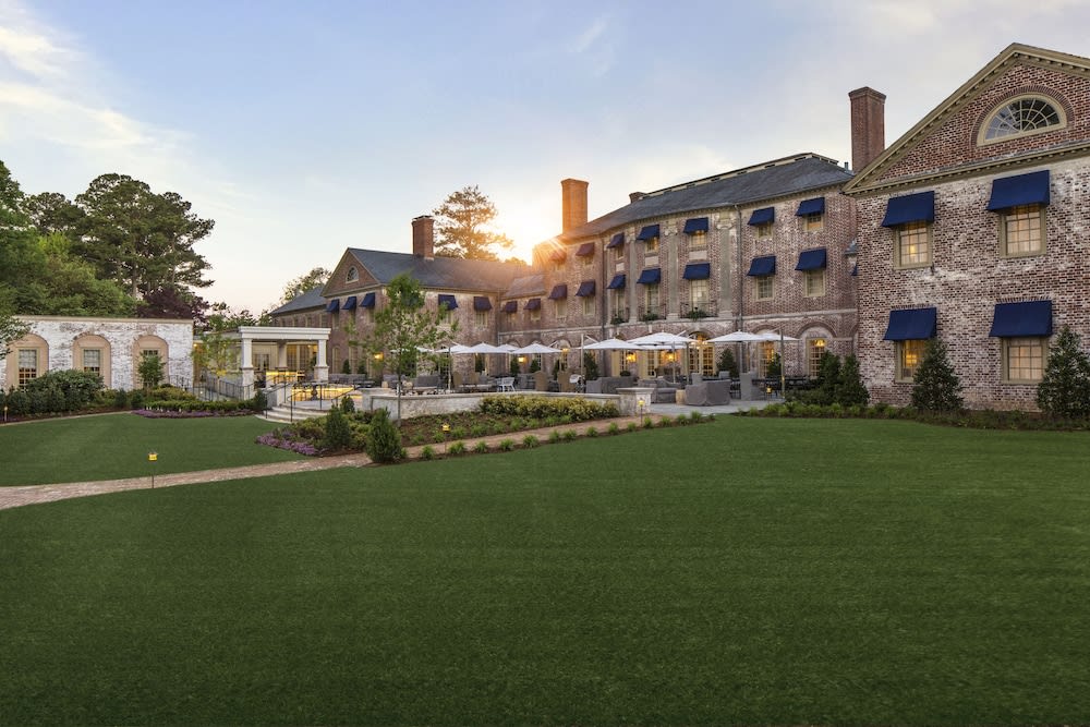 Williamsburg Inn, an official Colonial Williamsburg Hotel 1