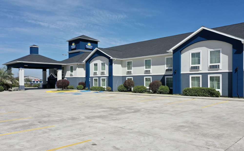 Days Inn & Suites by Wyndham Thibodaux 1