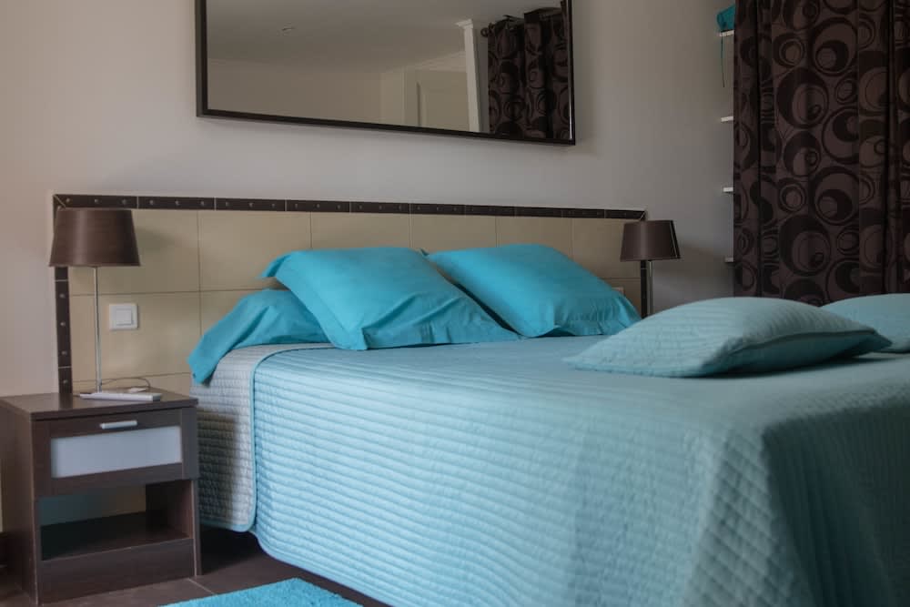 La Villa Nais -Suites & Appartements avec Piscine et Padel 2