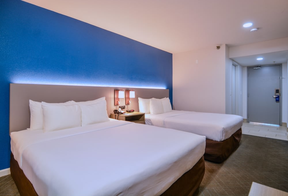 Comfort Inn & Suites Moreno Valley near March Air Reserve Base 3