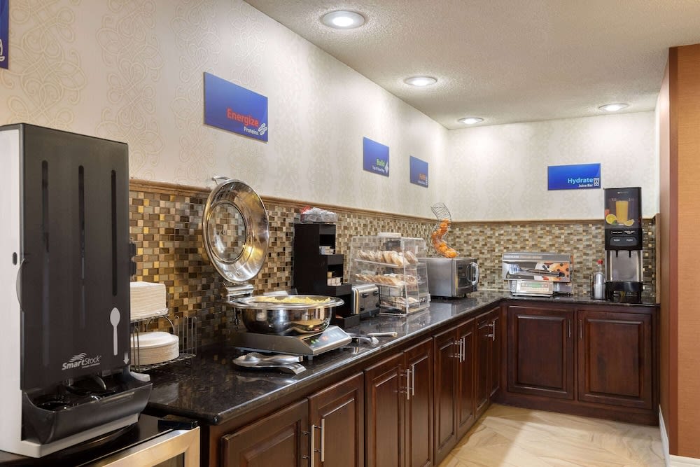 Days Inn by Wyndham Columbia Kentucky 1
