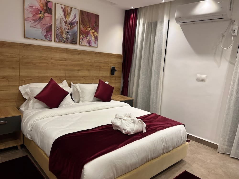 Kingdom Luxury Hotel 1