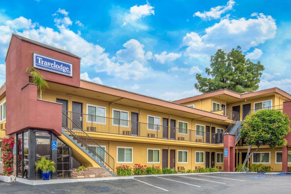 Travelodge by Wyndham Burbank-Glendale 1