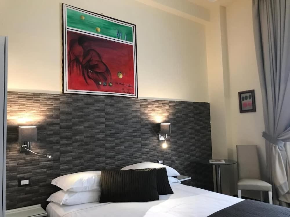 Boutique Hotel Piazza Carità 4