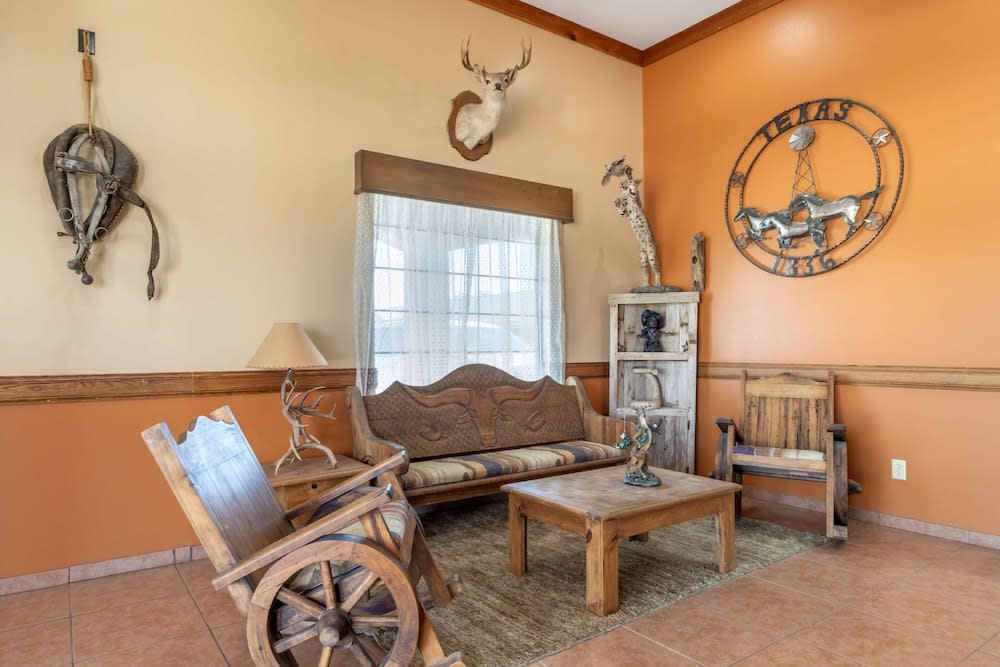 Best Western Windwood Inn & Suites 1