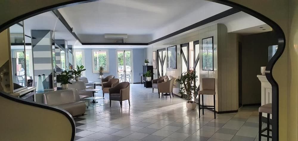 Hotel Sud Est by Fam Rossetti 3