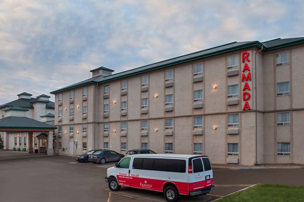 Ramada by Wyndham Red Deer Hotel & Suites 1