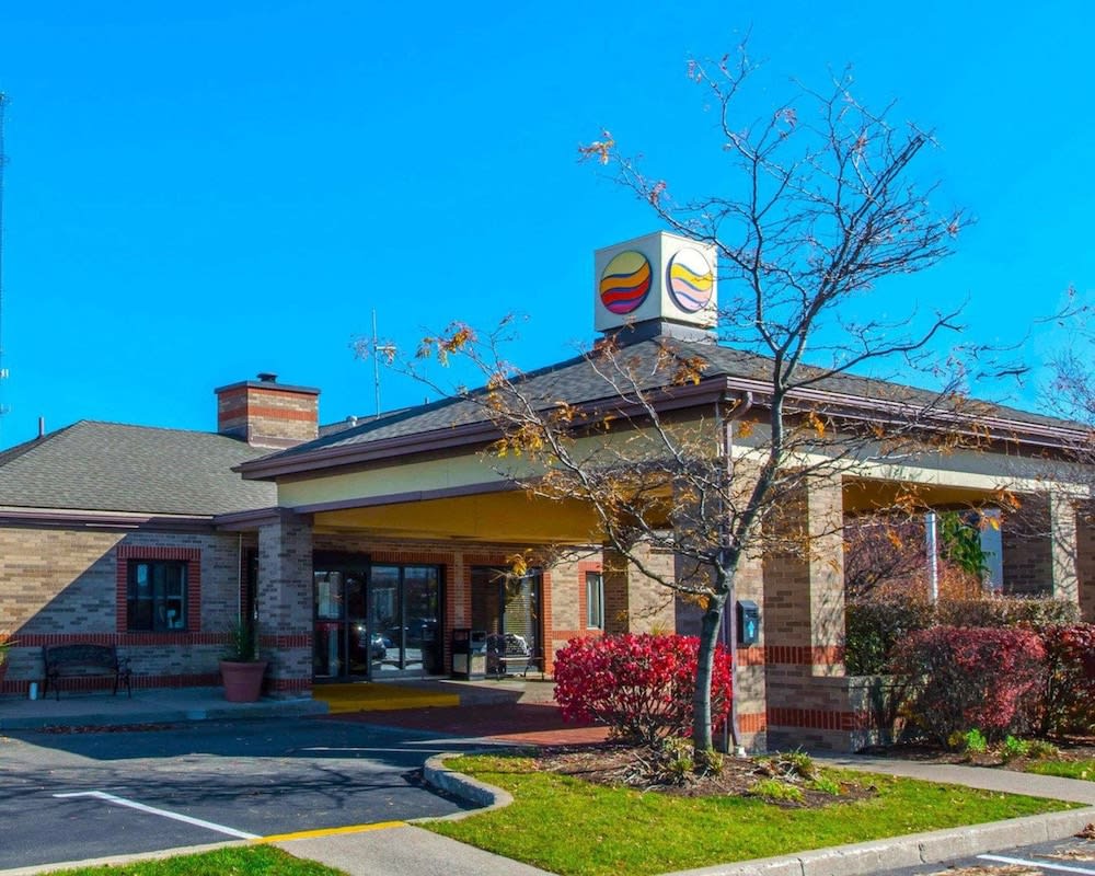 Comfort Inn & Suites Erie - Splash Lagoon Indoor Waterpark 1