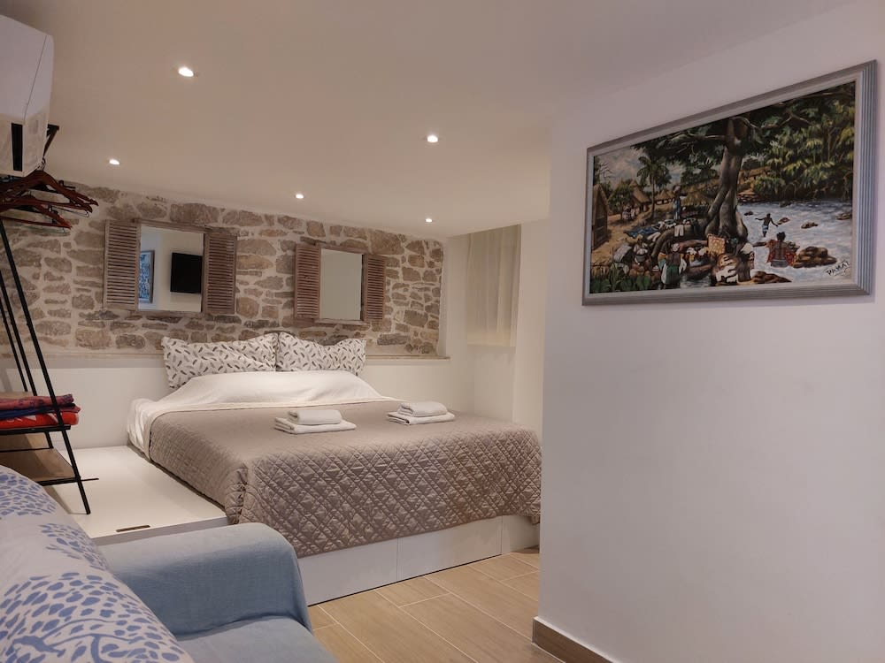 Homey 1-BR Apt 1