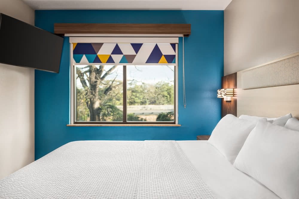 Holiday Inn Express & Suites Mobile West I-10 by IHG 5