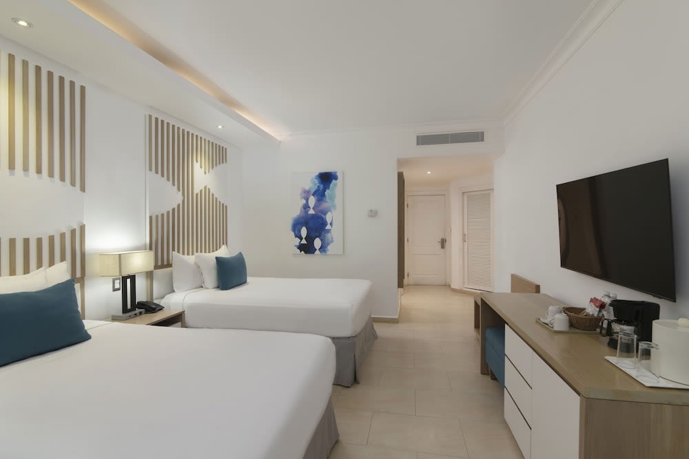 Wyndham Alltra Samana All Inclusive Resort 2