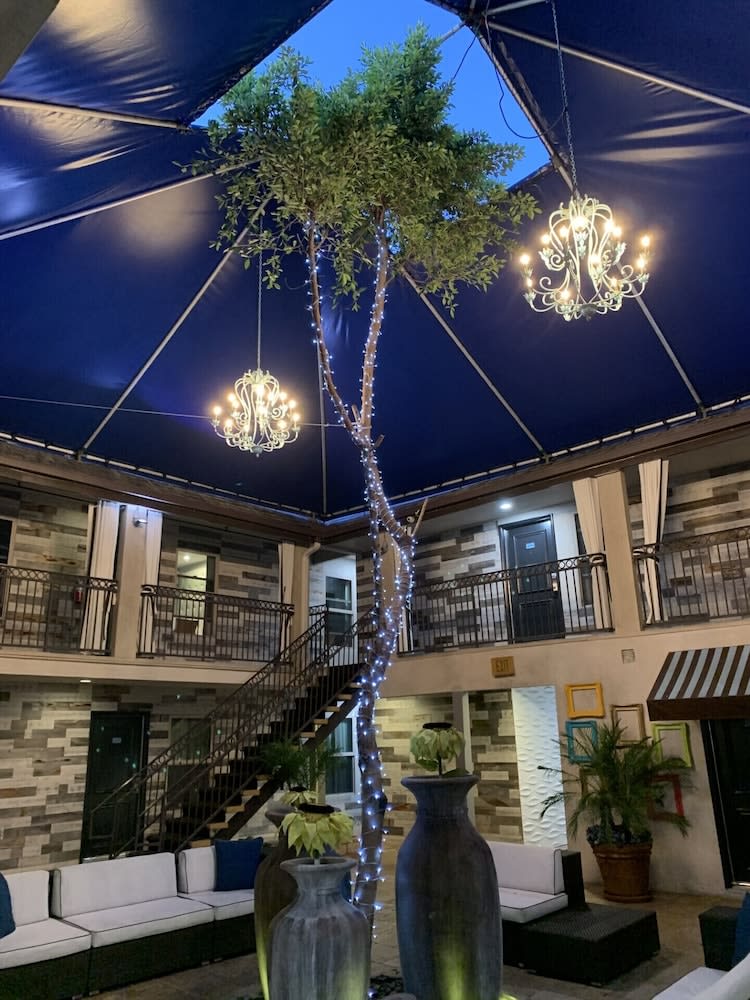 L.A. Sky Boutique Hotel 1