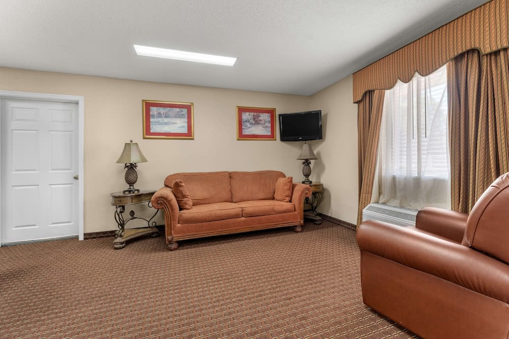 Americas Best Value Inn Montezuma 2