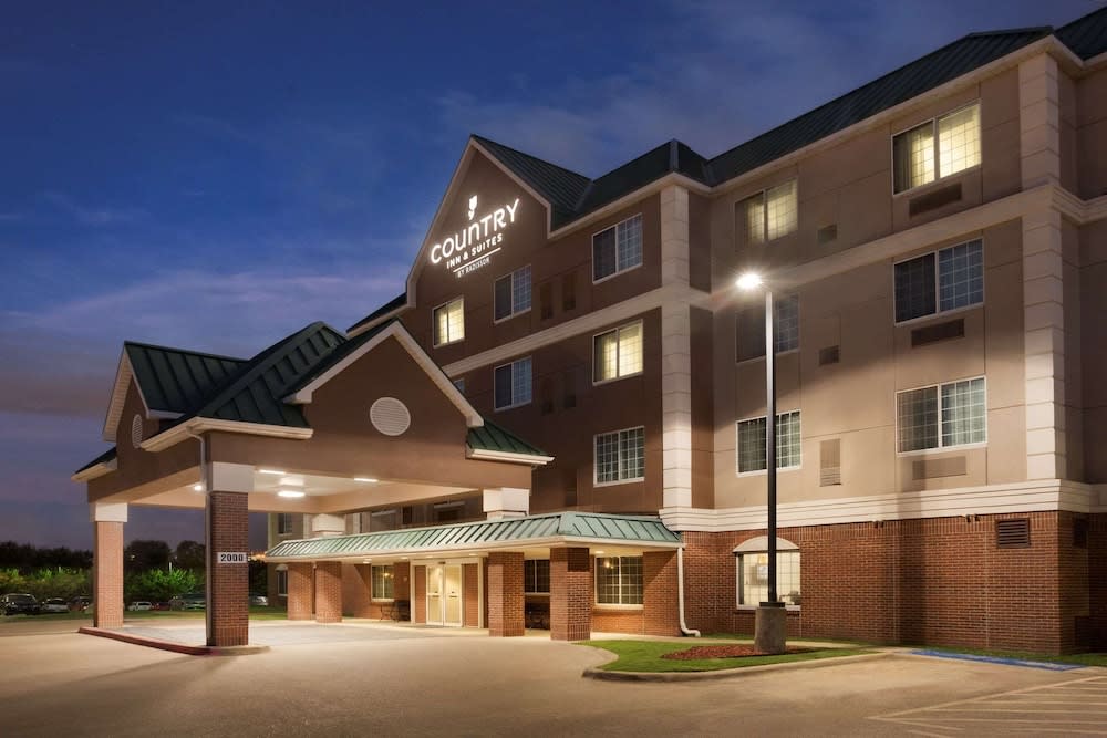 Country Inn & Suites by Radisson, DFW Airport South, TX 1